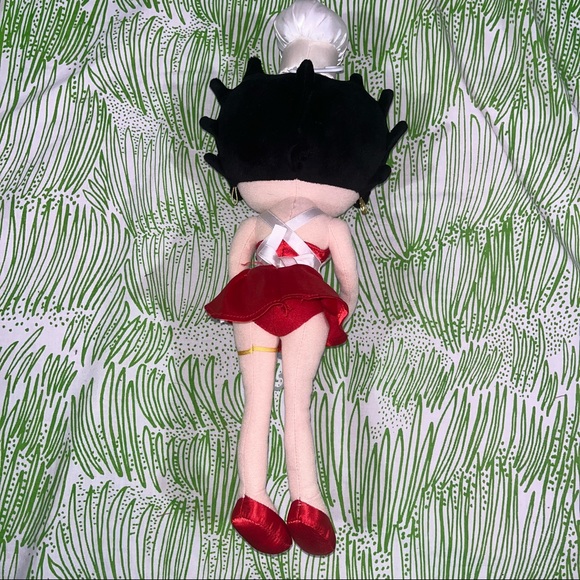 Betty Boop stuffed doll with chefs hat and cupcake 19” - Picture 7 of 8